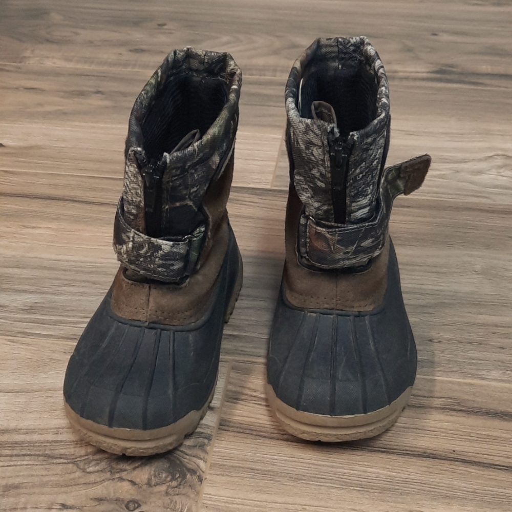 Ozark Trail Size 9 Boys Camo Boots with rubber sole